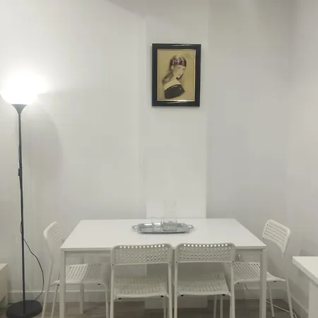 Apartamento HM en Vista Alegre Madrid-3